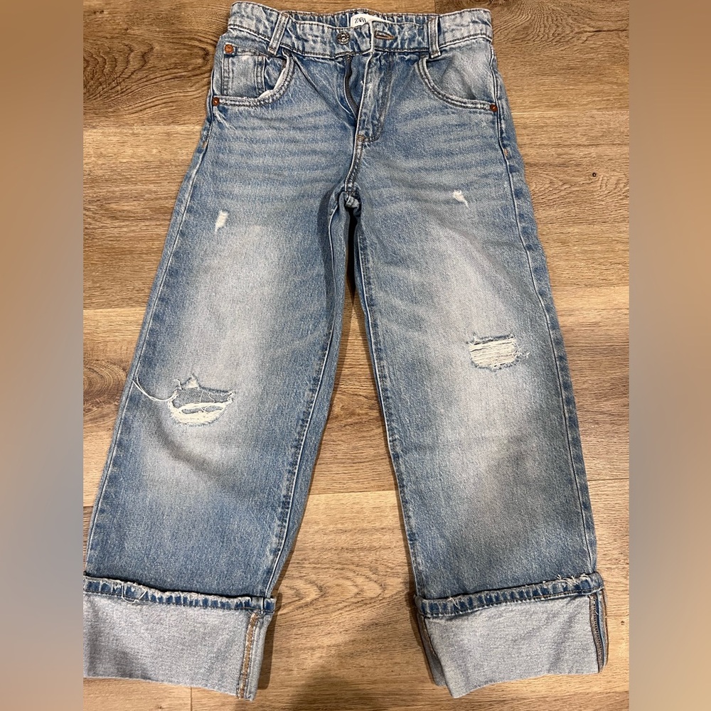 Girl Zara distressed Jean